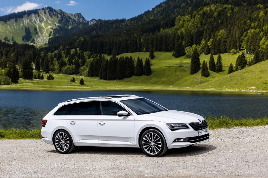  Skoda Superb Combi 2015 года  (фото 15 из 29)